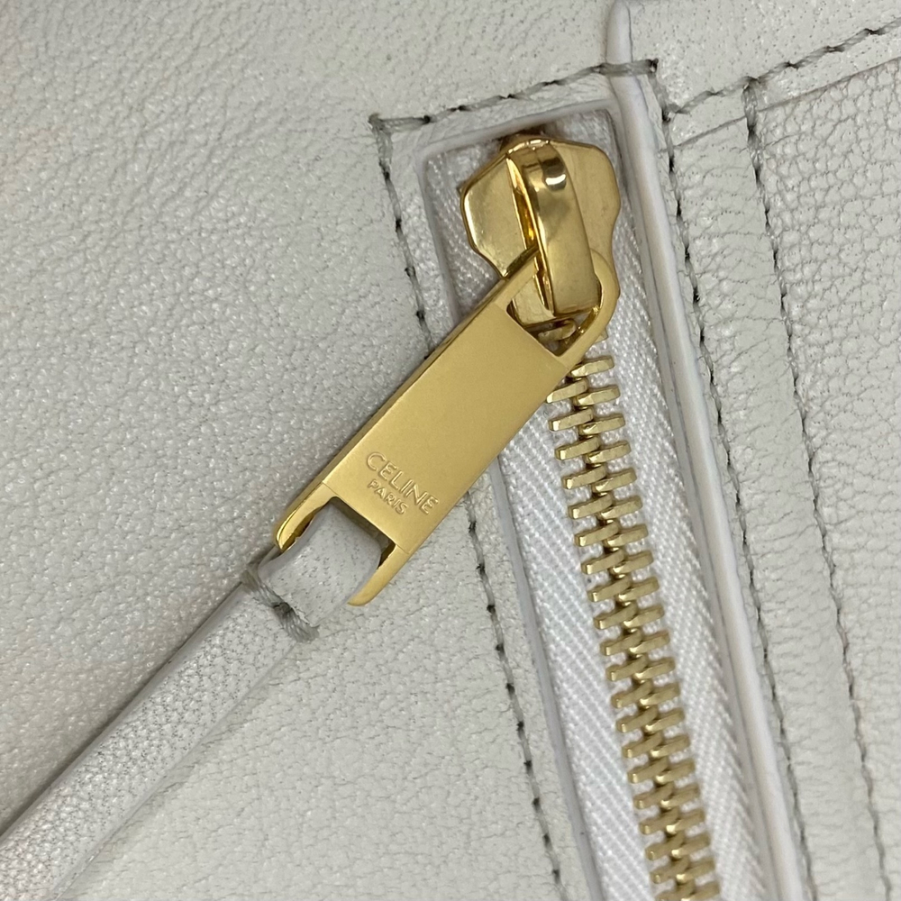Сумка Celine Soft Triomphe Besace, белая — фото 9