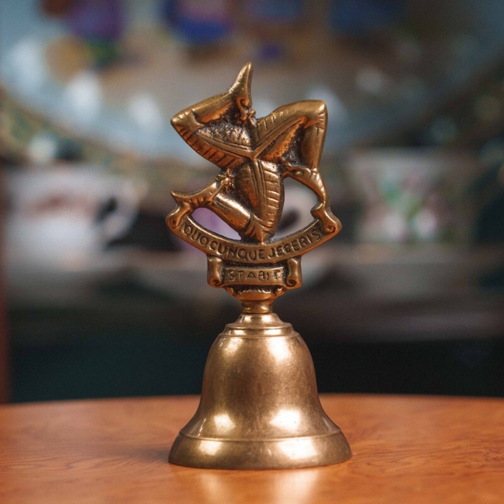 Латунный колокольчик с эмблемой острова Мэн «TRISKELION»