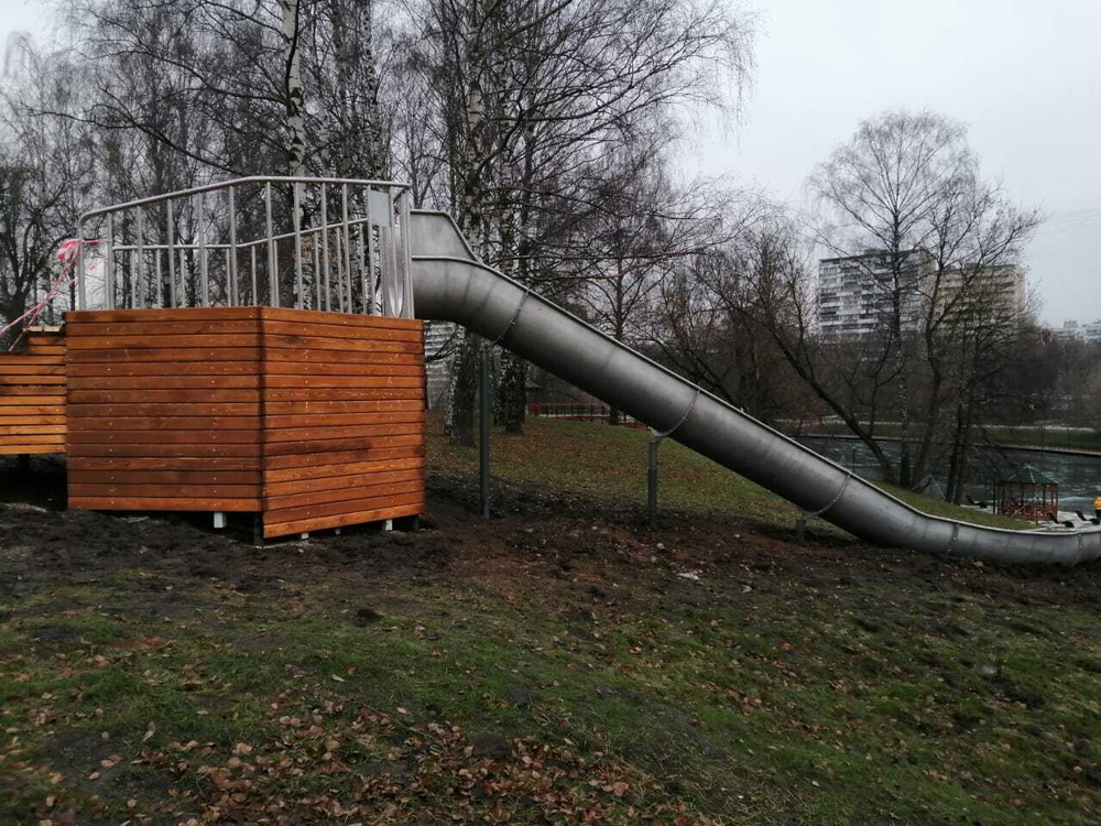 Горка-желоб на естественном холме (13 п.м.)