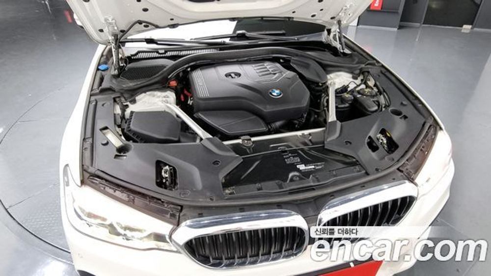 BMW 5-Series 520i M Sport — 2020