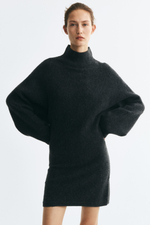 Вязаное платье с воротником-полуводолазкой - H&M