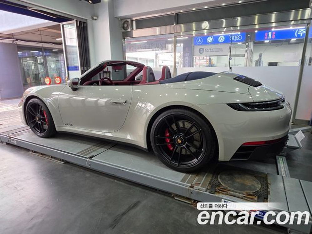 Porsche 911 Carrera 4 GTS Cabriolet — 2023