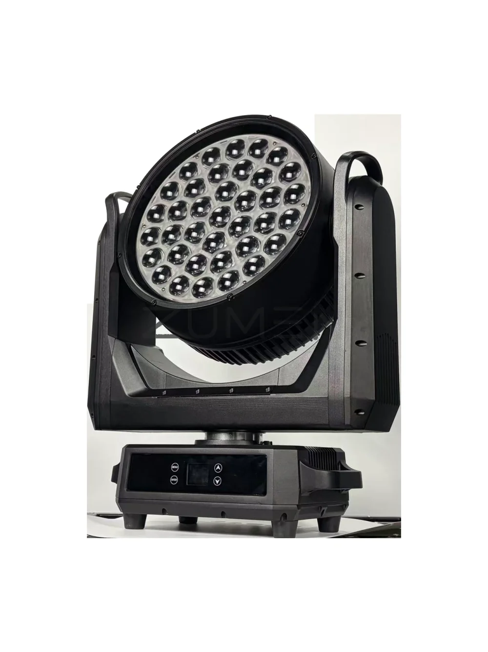 LM3740-W-IP — вращающаяся голова Wash 37×40 Вт RGBL с RGB-подсветкой и зумом 4°–60° IP65