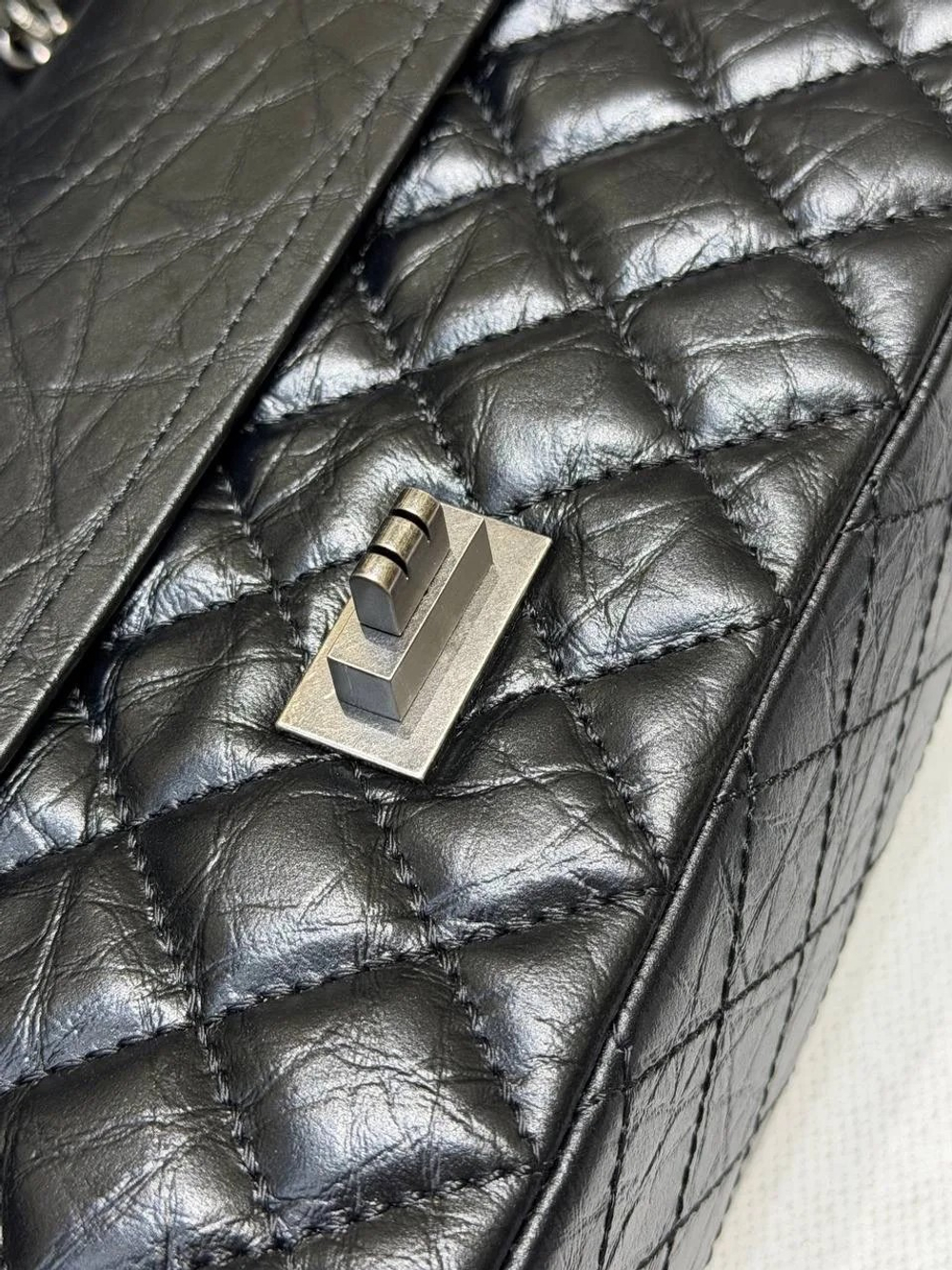 Сумка Chanel 2.55 Reissue чёрная из состаренной кожи премиум класса
