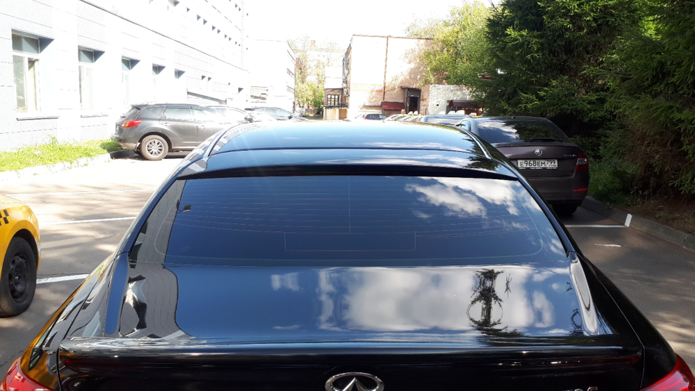 Спойлер на стекло Infiniti M25 M37 M56 Q70