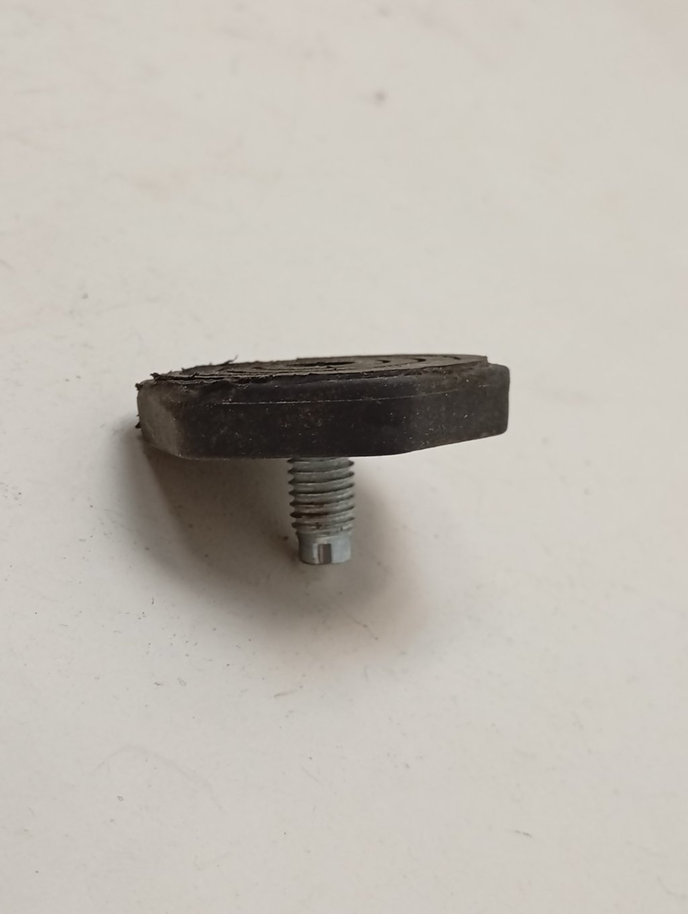 IWUE4105CIS кт64 Ножка для стиральной машины Indesit IWUE4105CIS б/у
