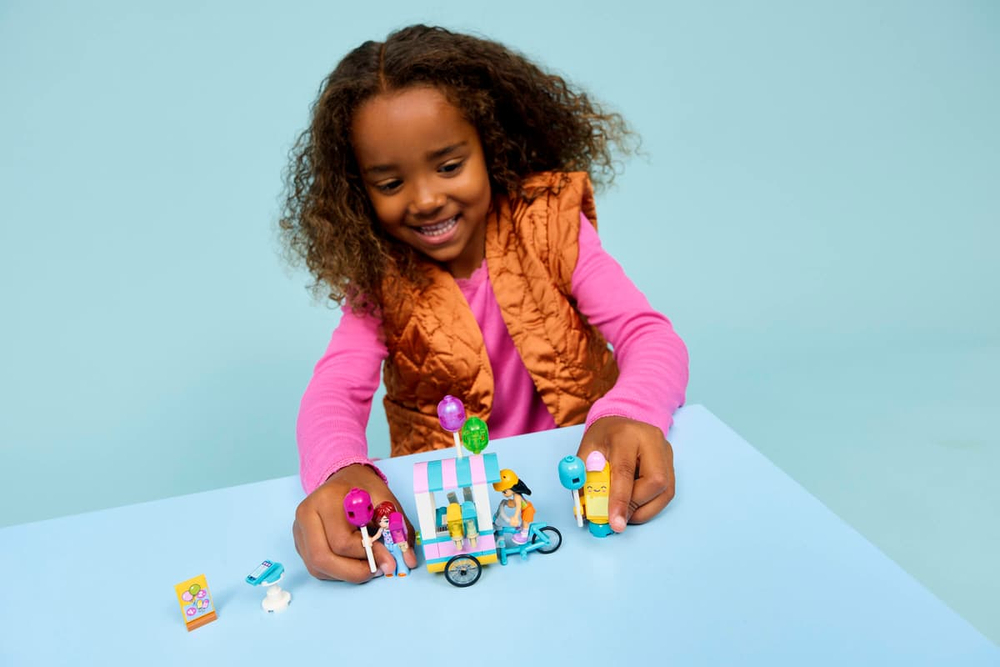 Конструктор LEGO Friends 42692 Ice Cream & Balloon Stand