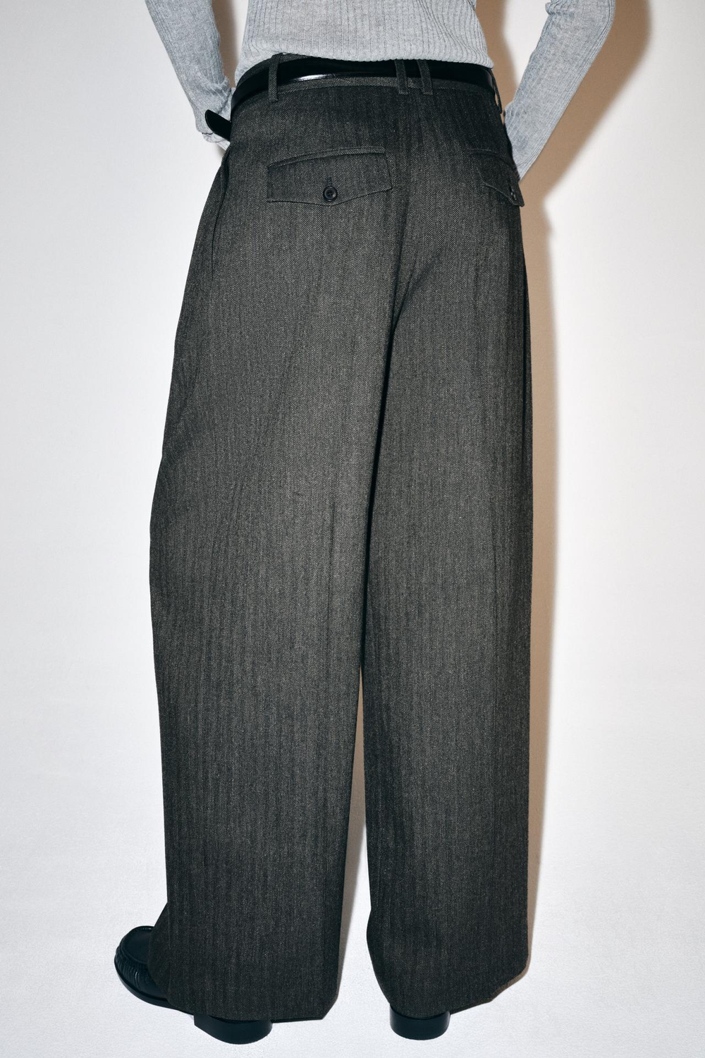 ZARA ШИРОКИЕ БРЮКИ В «ЕЛОЧКУ» — ZW COLLECTION, ТЕМНО-СЕРЫЙ