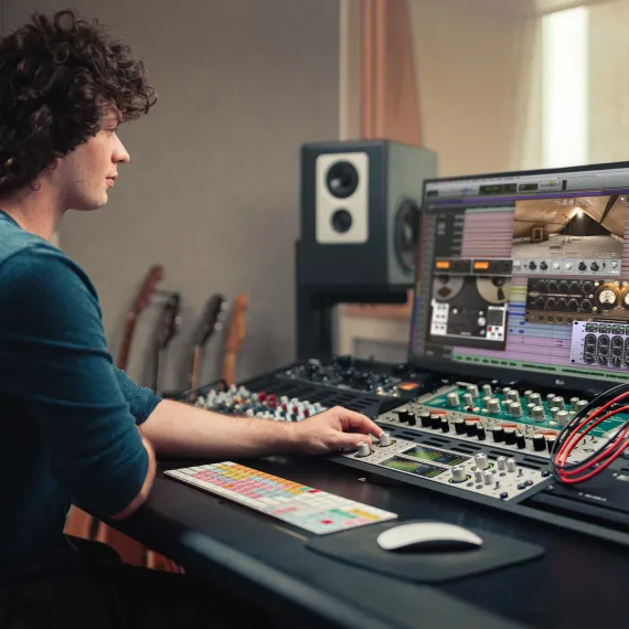 Universal Audio Apollo x8p Gen 2 Essentials+ Edition Silver