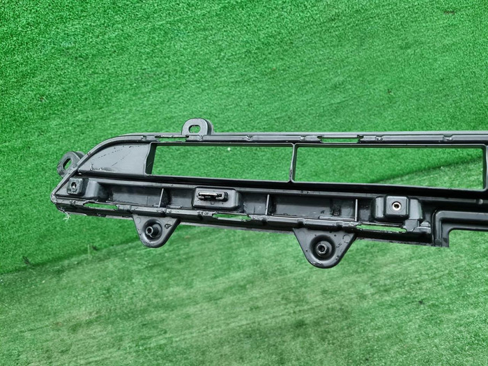 Решетка переднего бампера Land Cruiser 300 (21-нв)