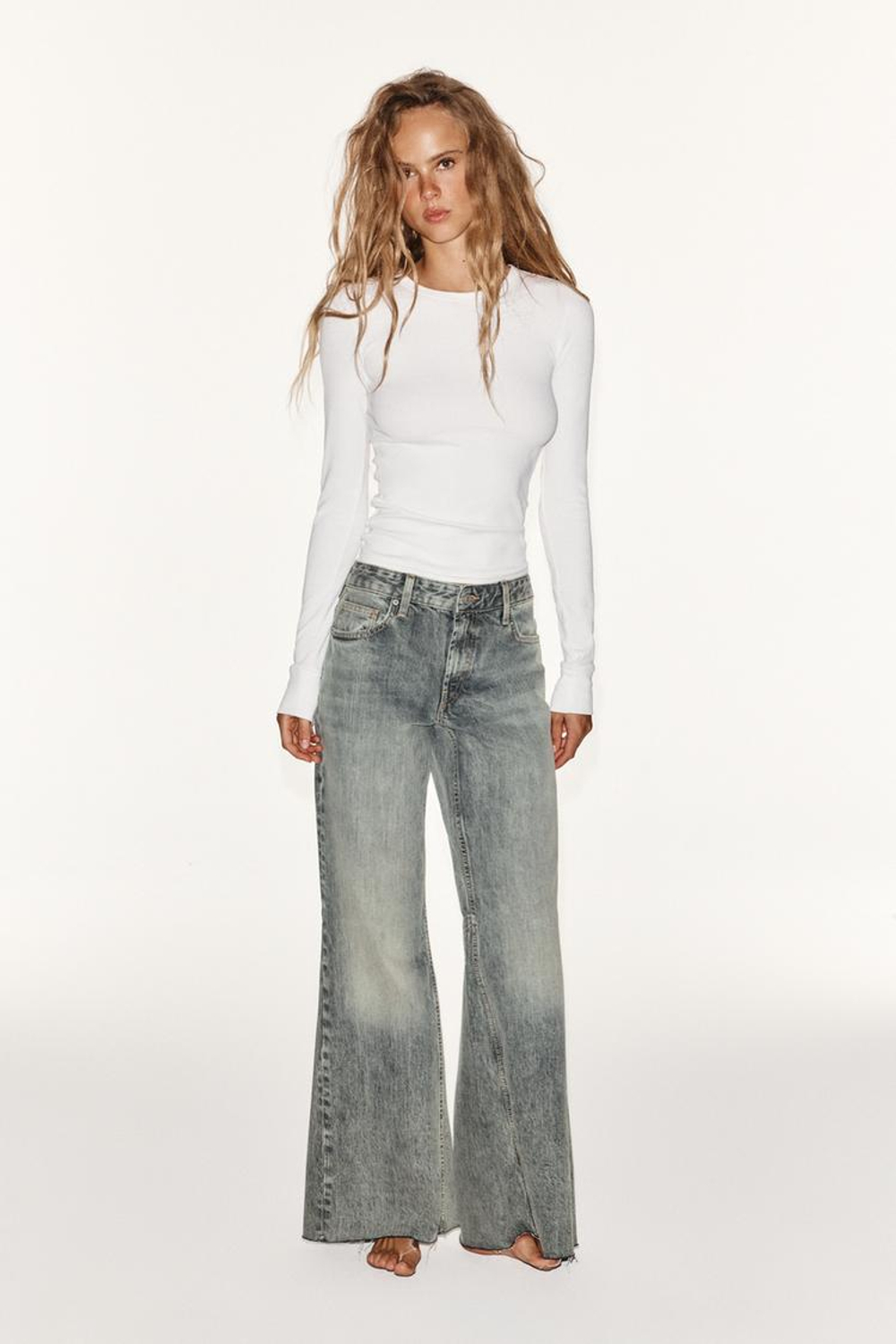 ZARA ДЖИНСЫ SUPER FLARE С ЗАНИЖЕННОЙ ТАЛИЕЙ, СЕРО-СИНИЙ