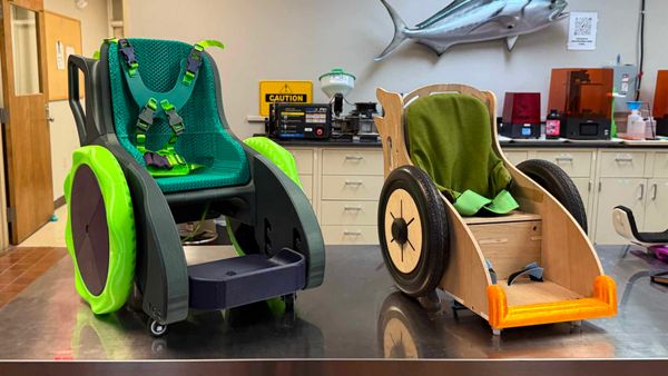 MakeGood представила недорогое напечатанное мобильное кресло для детей и опубликовала проект с открытым исходным кодом на MakerWorld