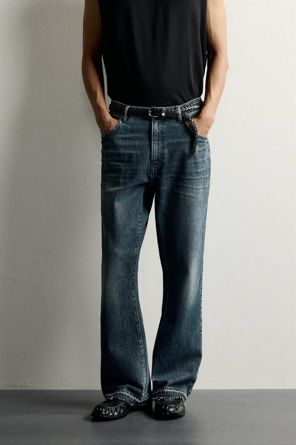 ДЖИНСЫ FLARED FIT С КОНТРАСТНЫМИ КАРМАНАМИ — ZARA