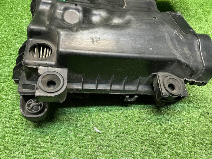 Корпус воздушного фильтра Mercedes C w205 (14-23)