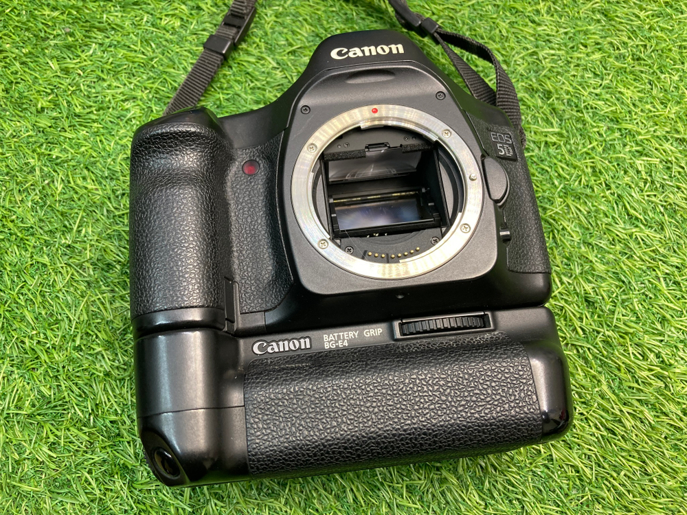 Canon EOS 5D + BG-E4