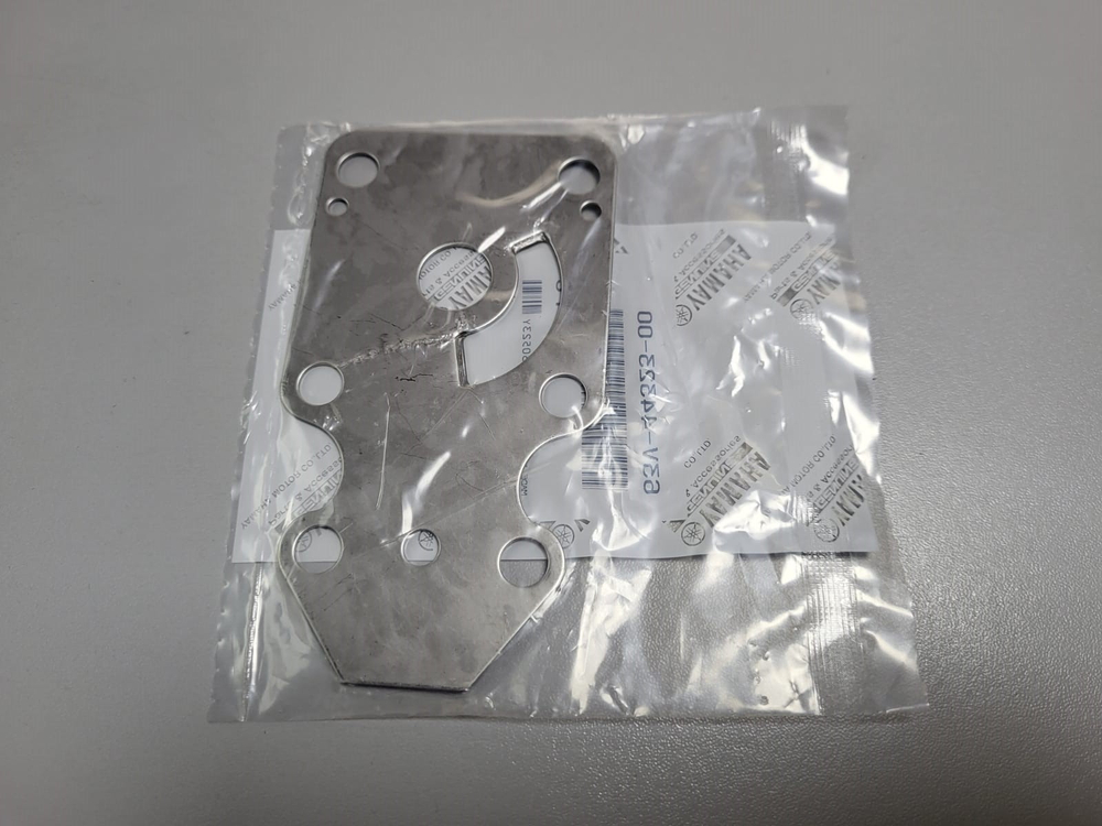 пластина помпы охлаждения Yamaha 9,9 13,5 15 F9,9 F15 оригинал Япония 63V-44323-00-00