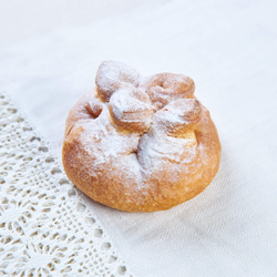 Слойка с яблоком и брусникой