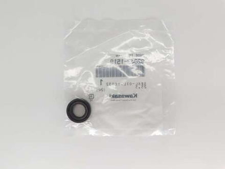 Сальник вала КПП Kawasaki ER-4N ER-6N Ninja 400R 650 Versys 650 92049-1519
