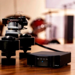 Moon by Simaudio 110LP v2 — фонокорректор для MM/MC картриджей