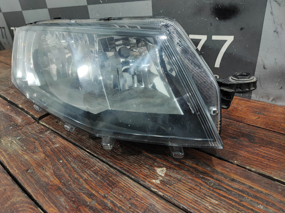 Фара правая Skoda Octavia 3 (A7) 13-17 Б/У Оригинал 5E1941016
