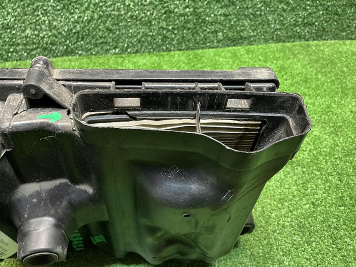 Корпус воздушного фильтра Mercedes C w205 (14-23)
