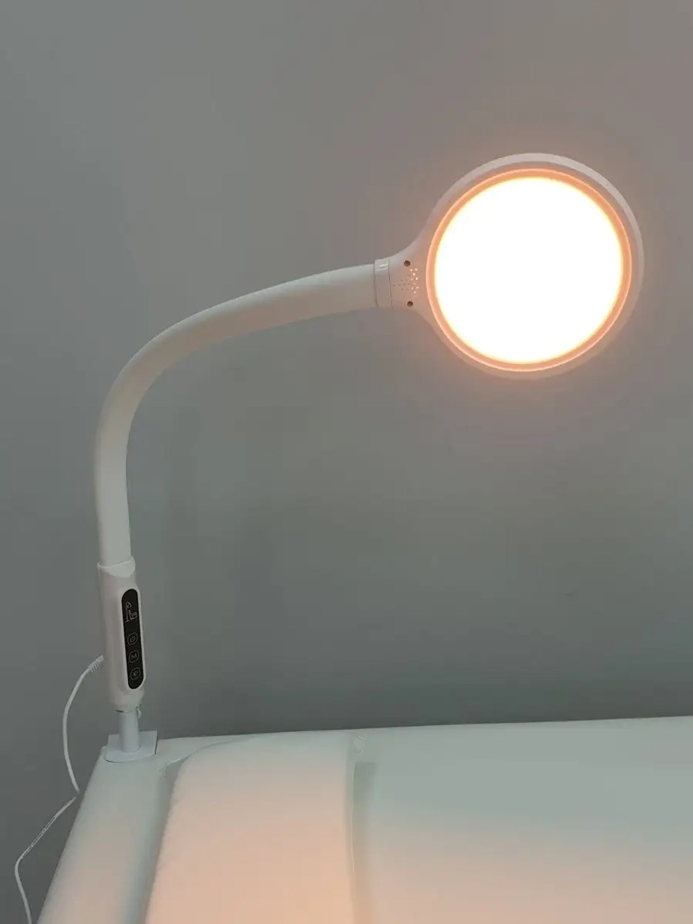 Лампа для наращивания ресниц на струбцине LED