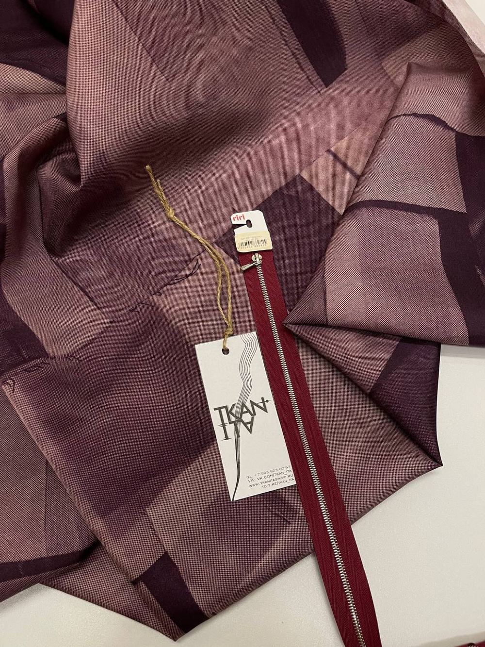 Курточно-плащевая ткань с пропиткой от воды (Ermenegildo Zegna, 100%полиэстер, Бордово-фиолетовая гамма/крупные заплатки, 140, 148 гр/м2)