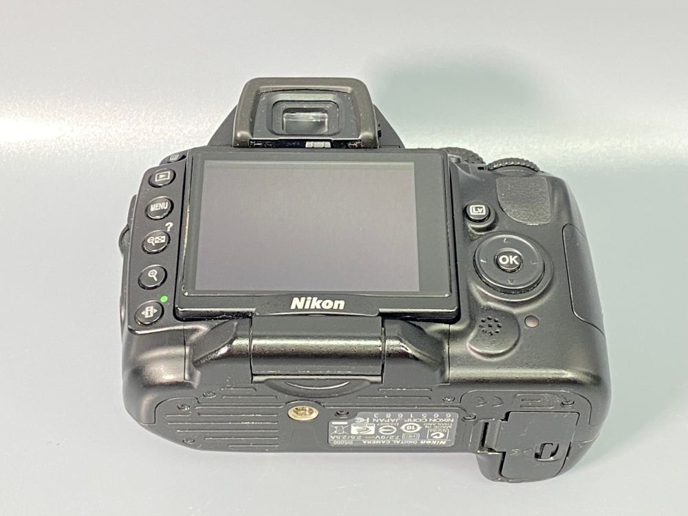 Nikon D5000 14500 кадров