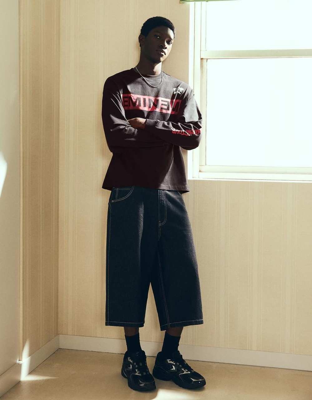 BERSHKA Футболка с длинным рукавом Eminem, черный