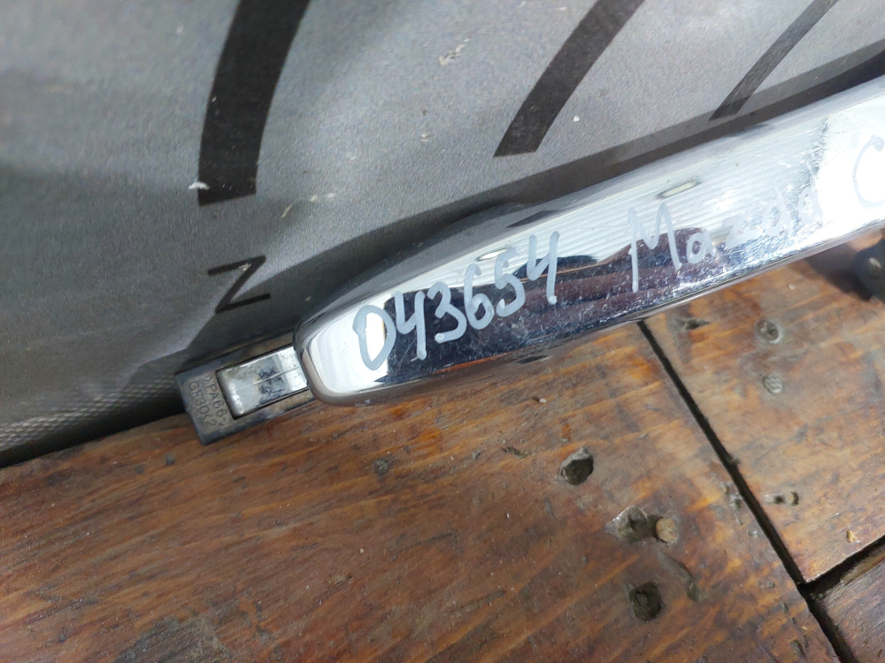 Ручка двери задней правой Mazda CX-7 06-12 Б/У Оригинал EG2258410B