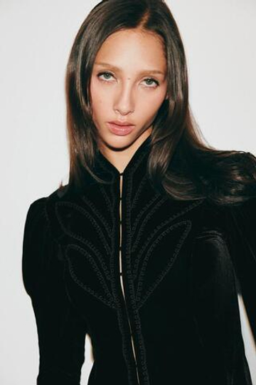 ZARA БАРХАТНАЯ КУРТКА С ВЫШИВКОЙ, ЧЕРНЫЙ