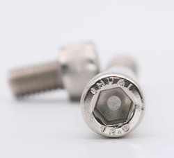 Винт DIN912 - М2*10