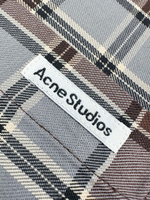 Женская клетчатая рубашка Acne Studios с вышивкой — серо-коричневая — фото 4