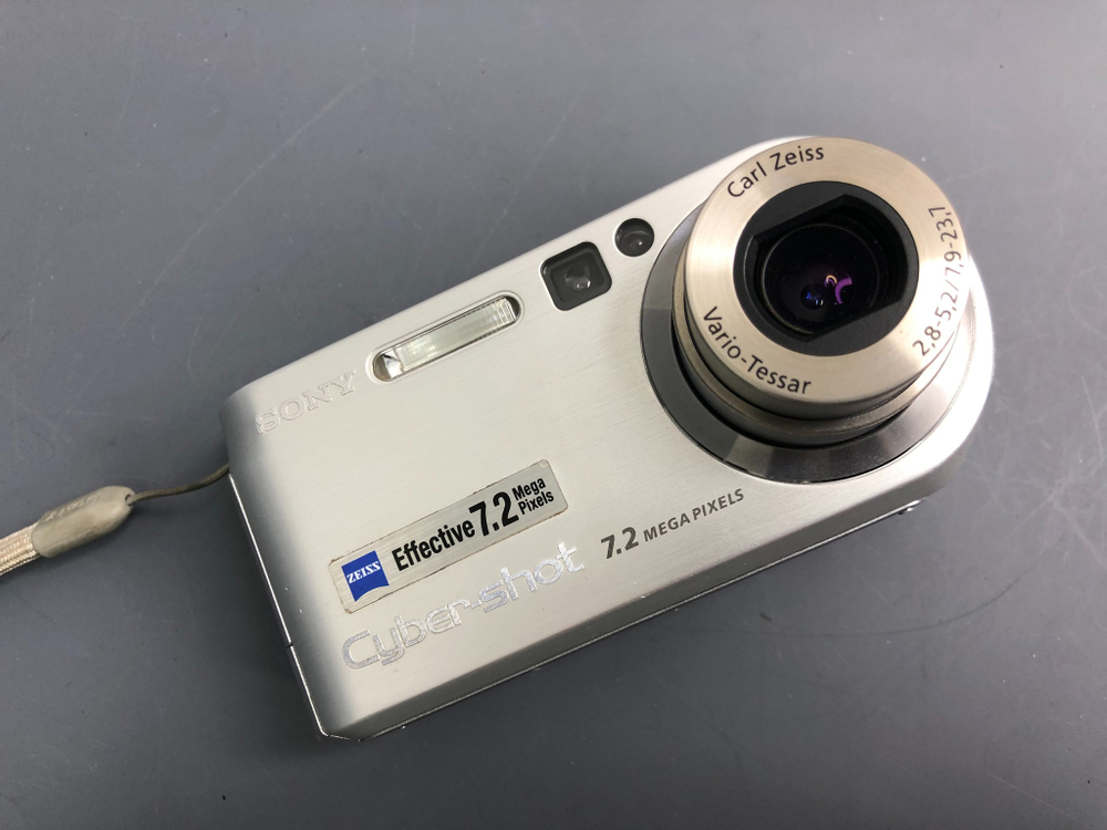 Sony Cyber-shot DSC-P200