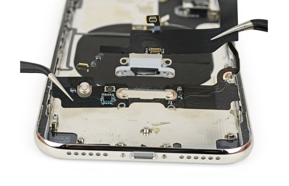 Замена разъёма зарядки iPhone XR