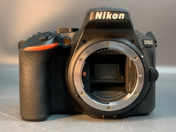 Nikon D5600 kit 18-55mm, 4400 кадров