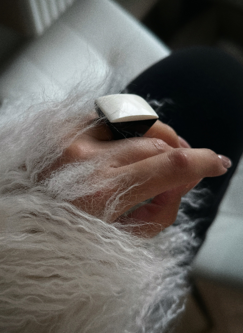 B&W ring