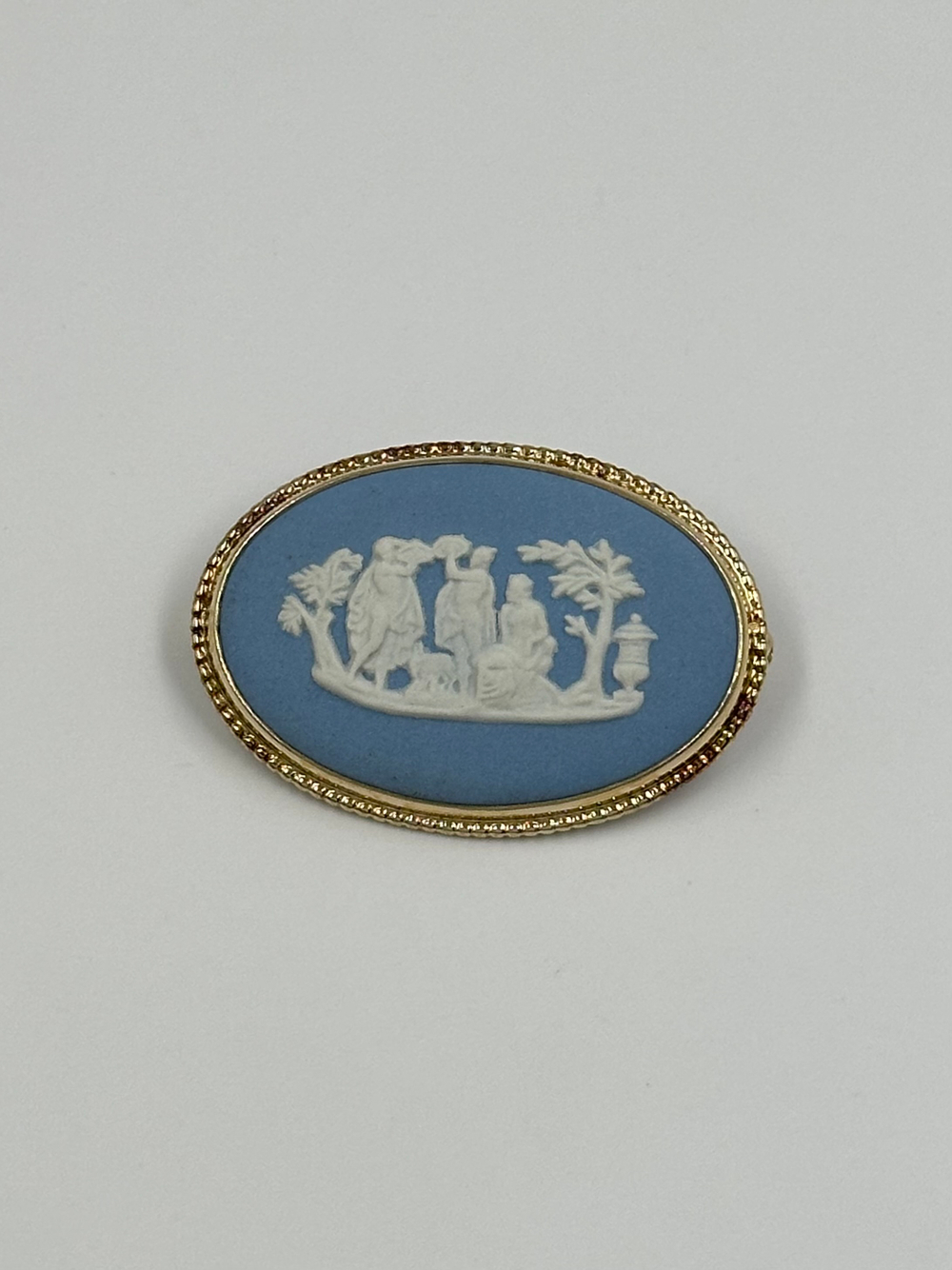 Брошь Wedgwood голубая