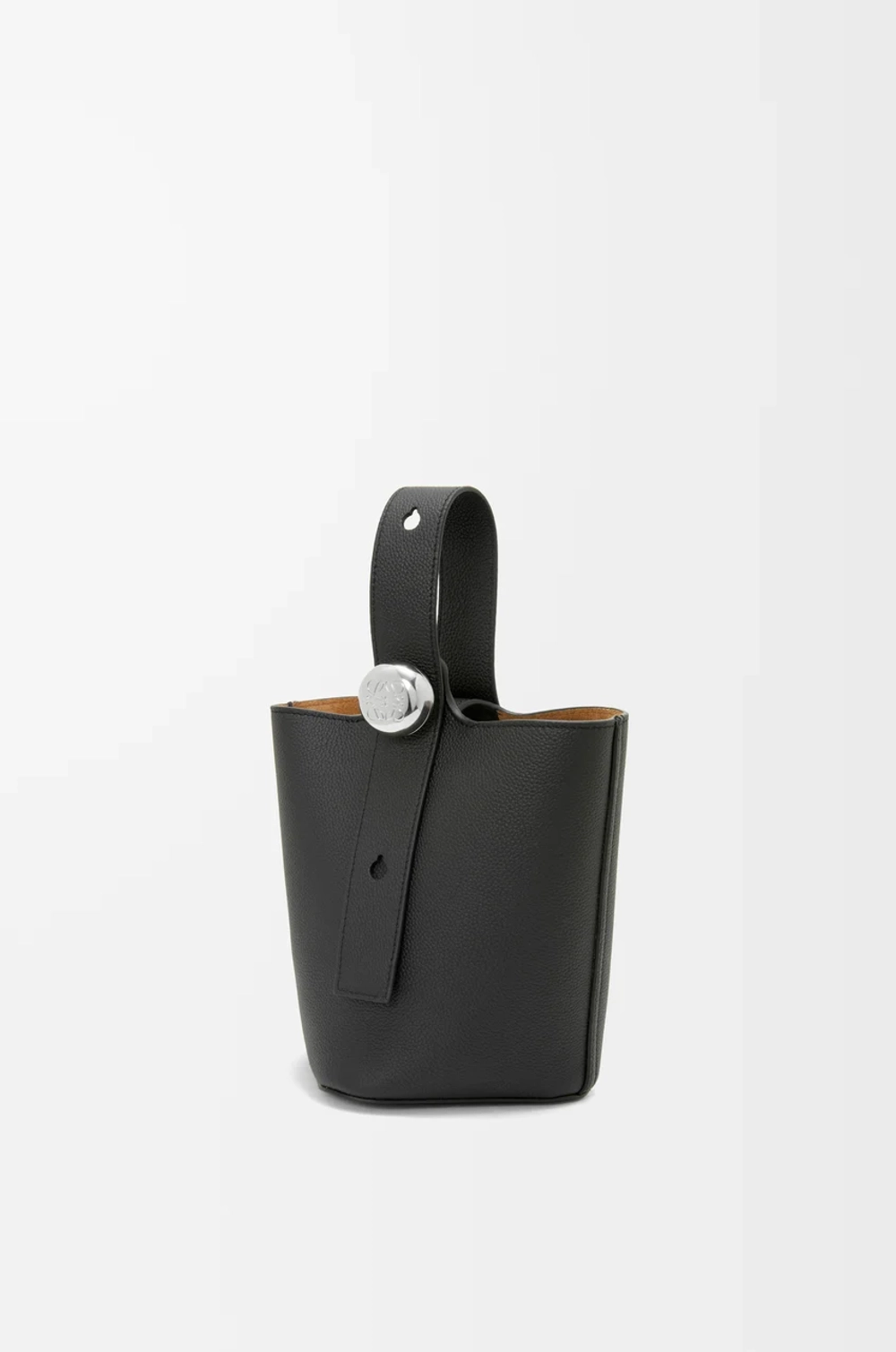 Loewe Мини-сумка-ведро Pebble из мягкой зернистой телячьей кожи, черный