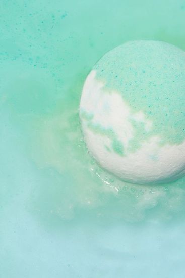Бомбочка для ванны Greena Avocadova "Ваниль и фисташка", 180 г