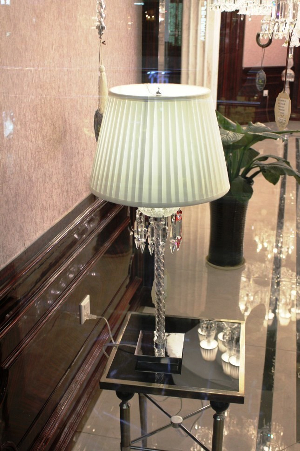 BACCARAT-ZÉNITH-CHANDELIER-table-lamp