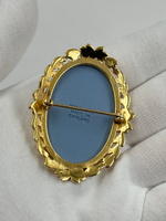 Брошь Wedgwood голубая