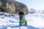 Снегоуборщик Greenworks GD82ST56, 82v, 61 см, в комплекте 3 шт. АКБ 2.5 А·ч и двойное ЗУ (самоходный ,аккумуляторный) 2602807U3А