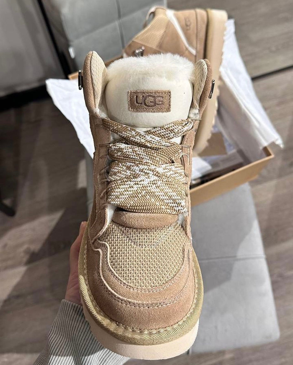 UGG