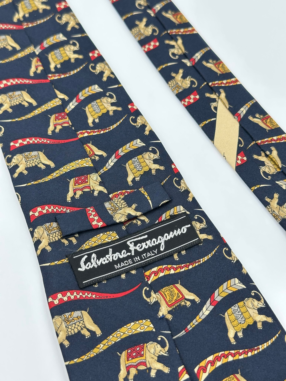 Галстук Salvatore Ferragamo синий со слонами