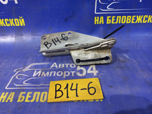 Петля капота правая NISSAN SUNNY 1998