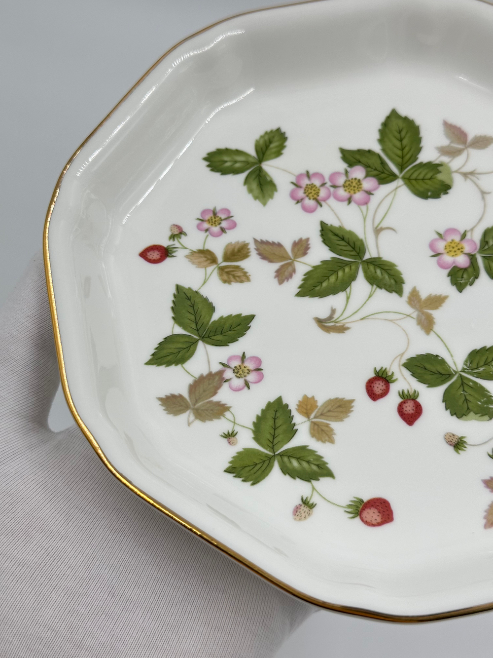 Блюдо 17,5см Wedgwood, Wild Strawberry
