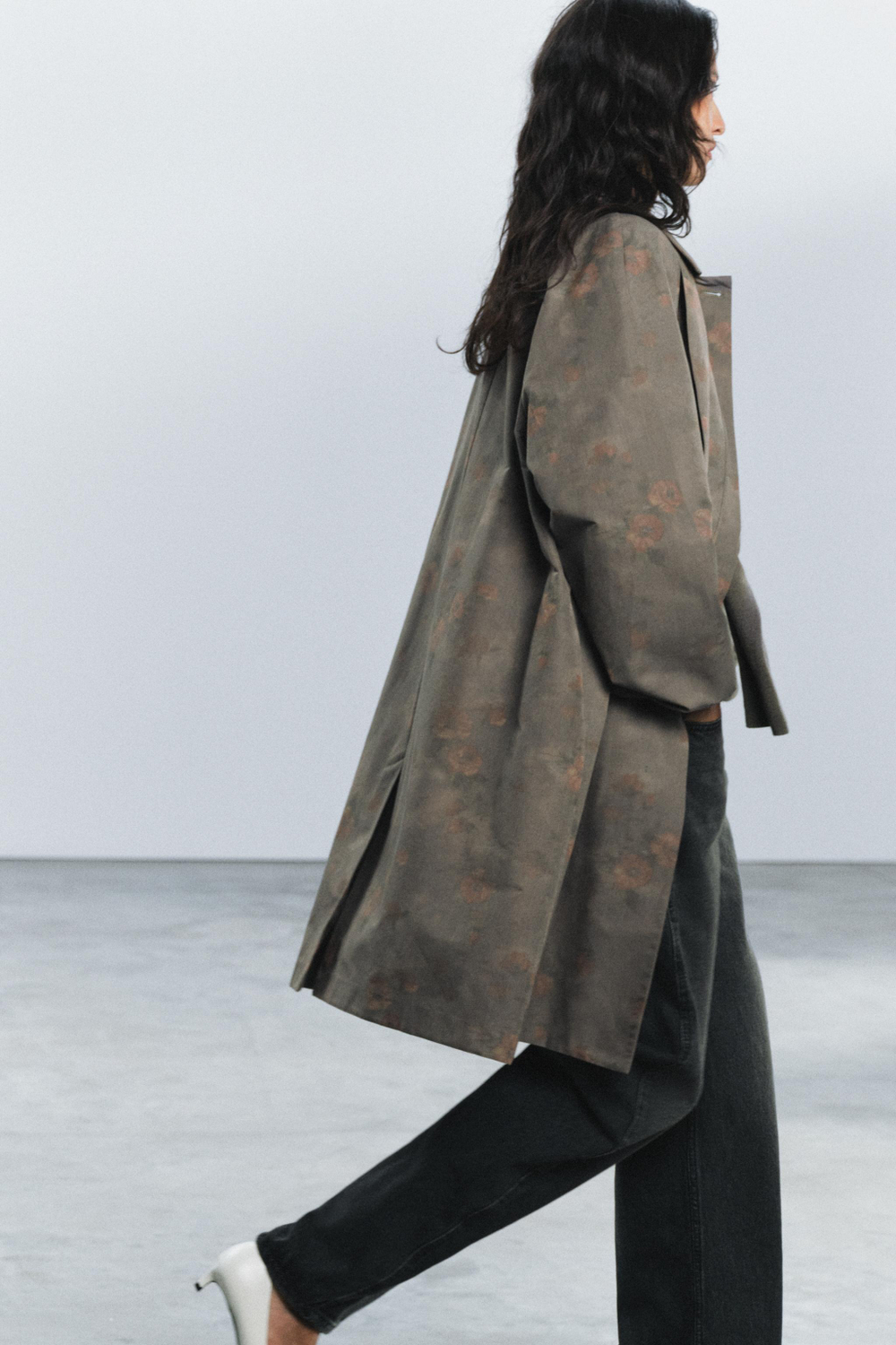 ТРЕНЧ С ЦВЕТОЧНЫМ ПЛАТКОМ — ZW COLLECTION — ZARA