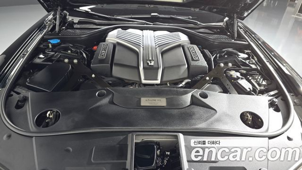 Rolls-Royce Ghost 6.7 V12 Black Badge — 2023