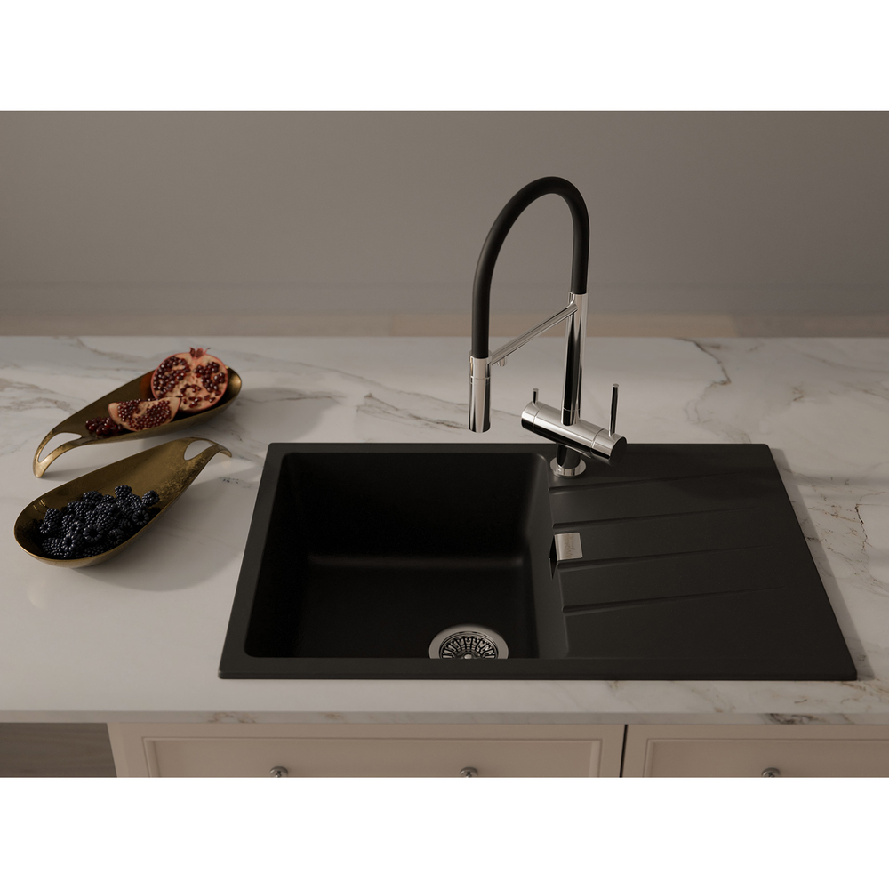 Rivelato RAUM RM-78 nero